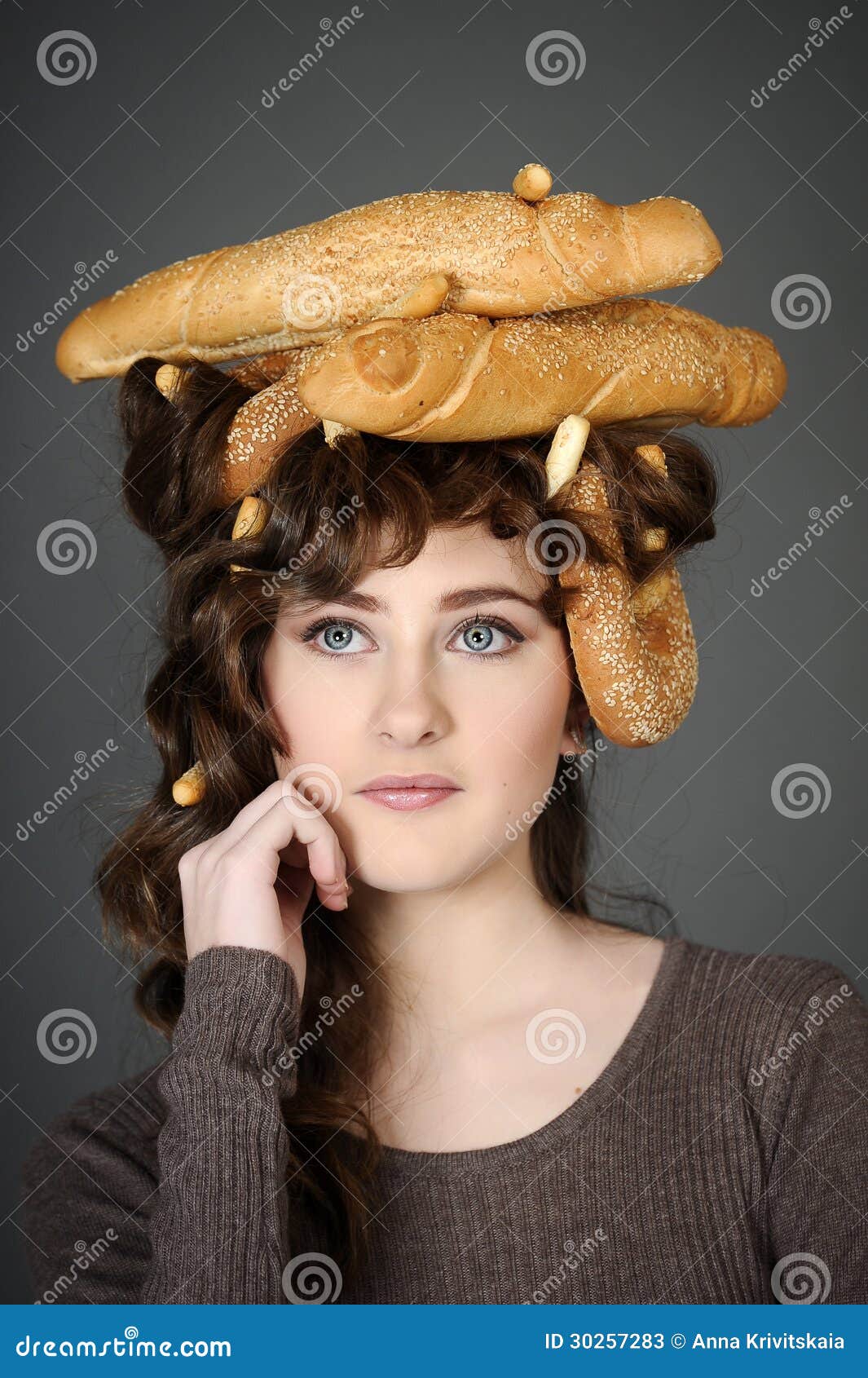 girl-bread-rolls-30257283.jpg