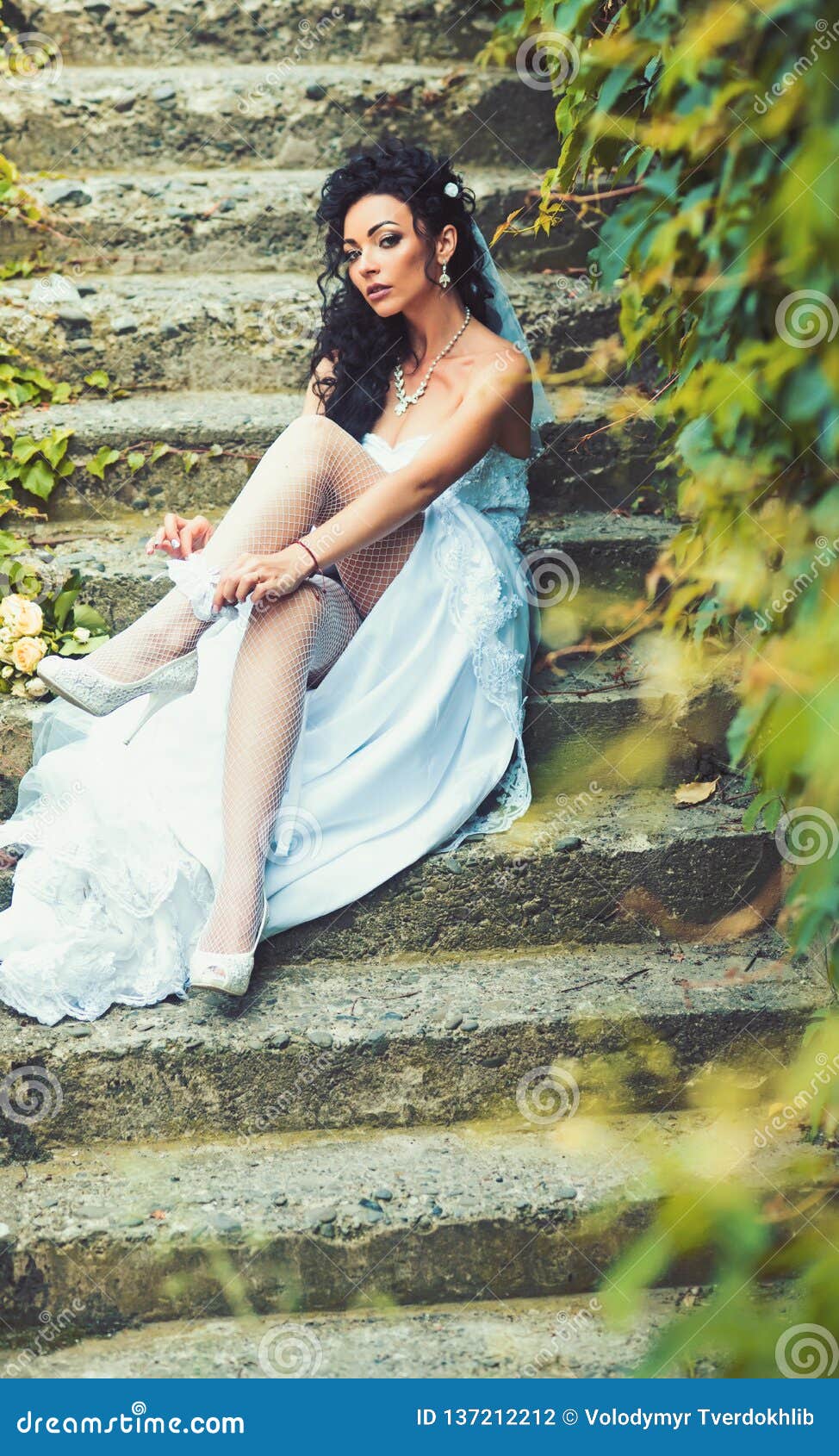 https://thumbs.dreamstime.com/z/girl-bridal-makeup-hairstyle-woman-wear-lace-garter-leg-sexy-stockings-lingerie-wedding-day-bride-white-dress-sit-137212212.jpg