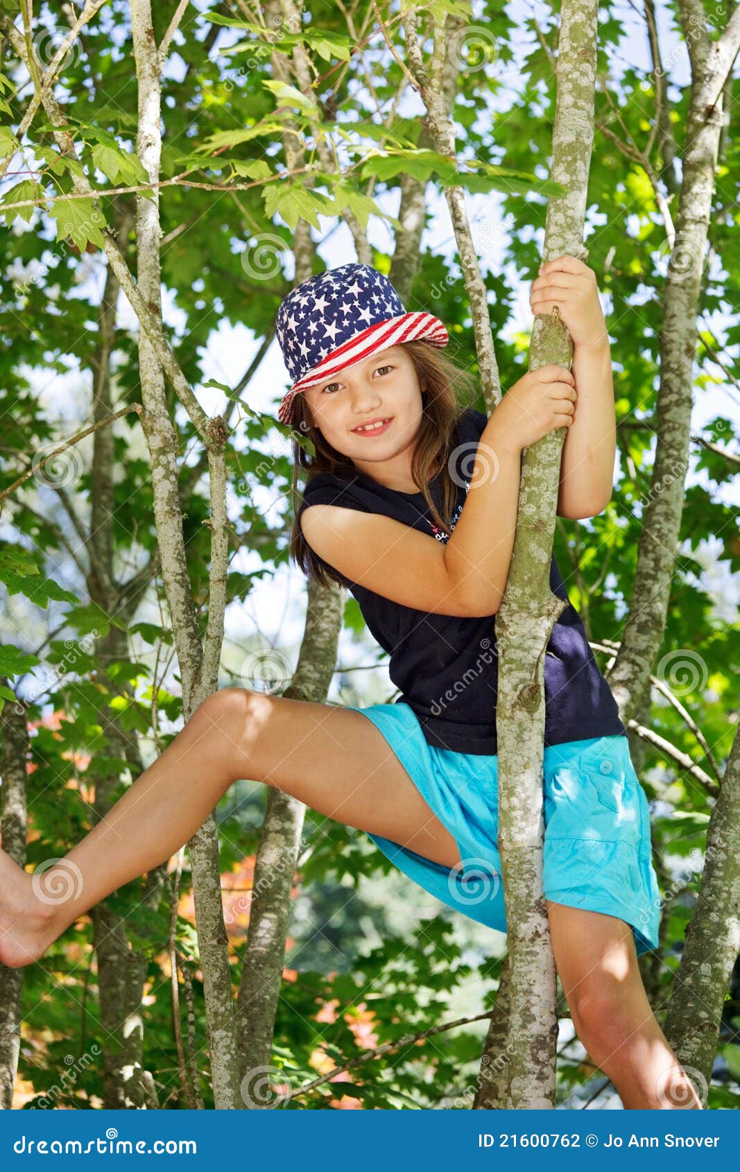 Girl Climbing A Tree Stock Photography Image 21600762