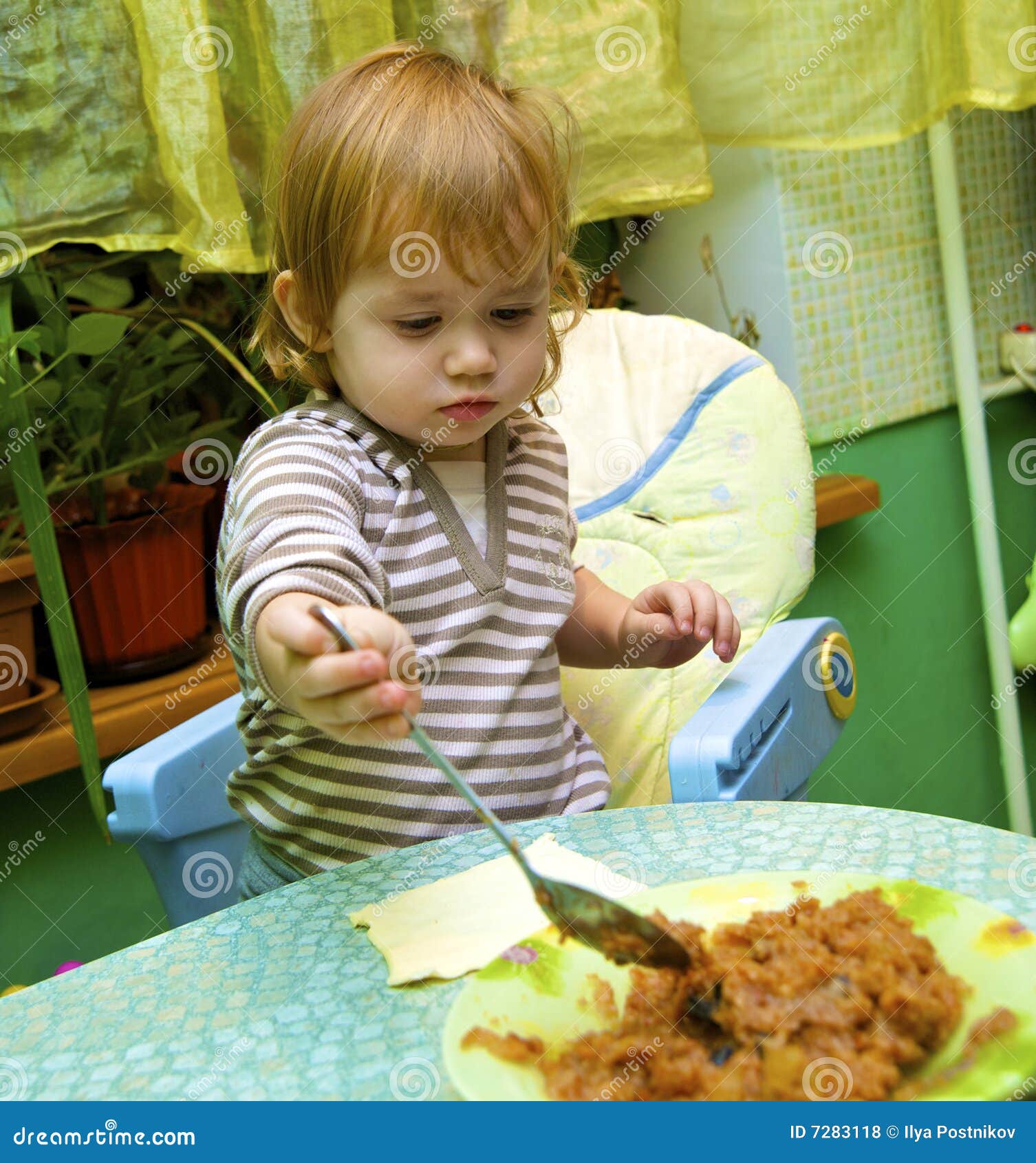Girl the Cook Pie from Apples Stock Photo Image of hand, child 7283118