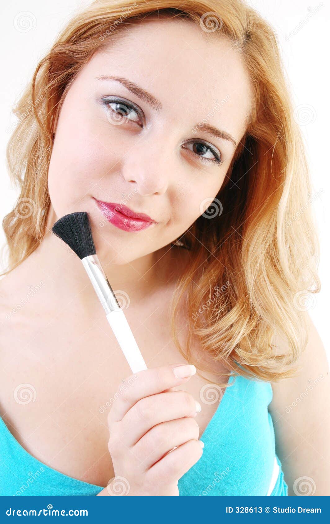 girl with cosmetic brush