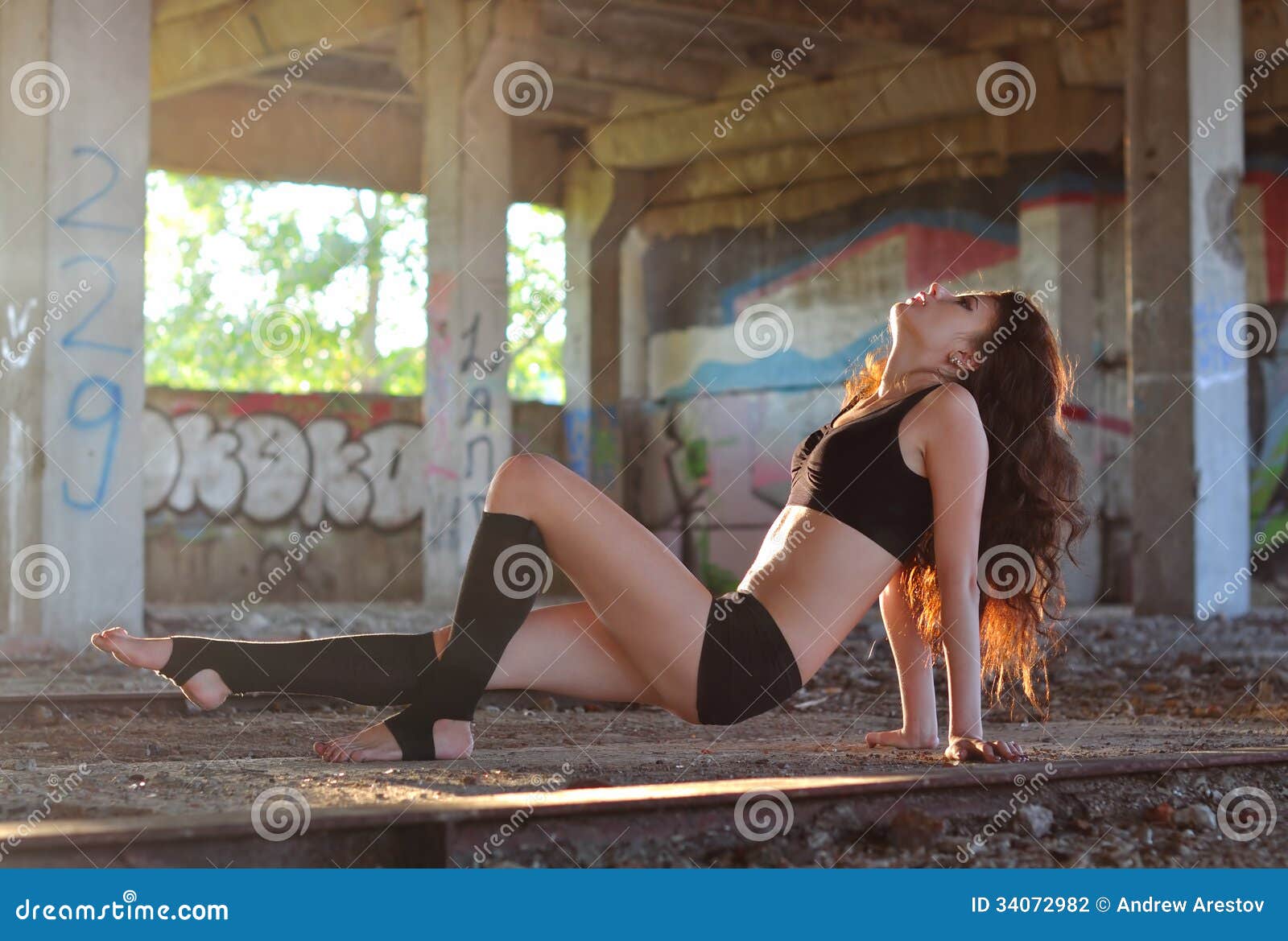 https://thumbs.dreamstime.com/z/girl-dancing-abandoned-room-dancer-34072982.jpg?ct=jpeg