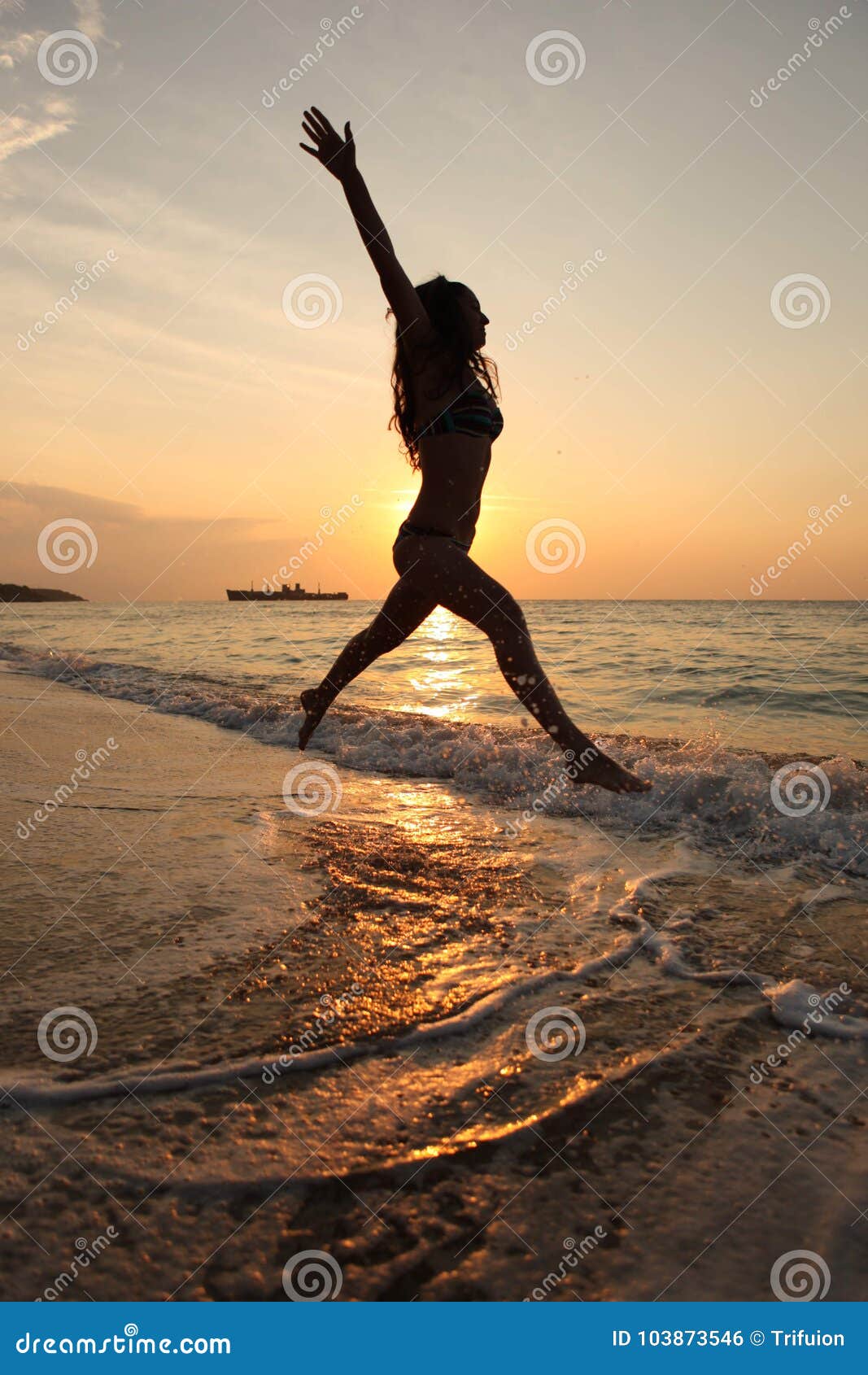 Girl DANCING in SUNSET on SEA Editorial Photo - Image of activities ...