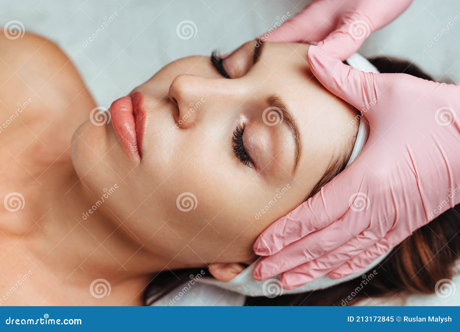 Girl Doing Facial Massage At The Beautician Stock Image Image Of Face Hand 213172845