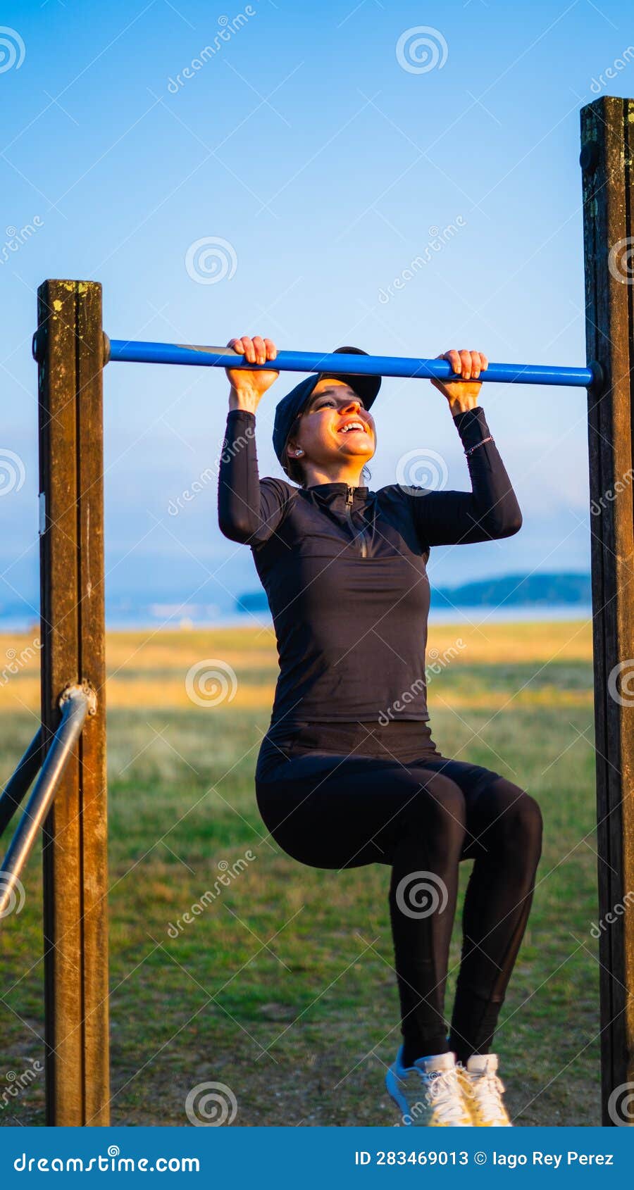 185 Girl Doing Pullups Stock Photos - Free & Royalty-Free Stock Photos from  Dreamstime