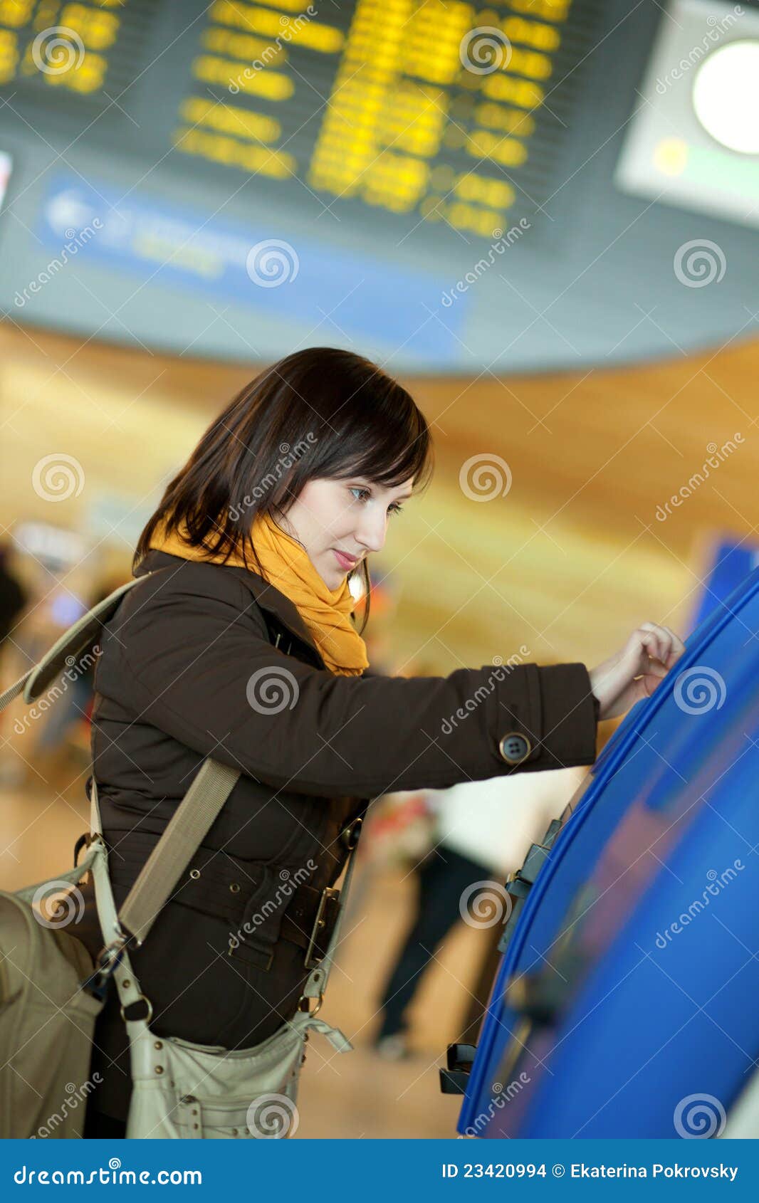 girl doing self-checkin in the airport