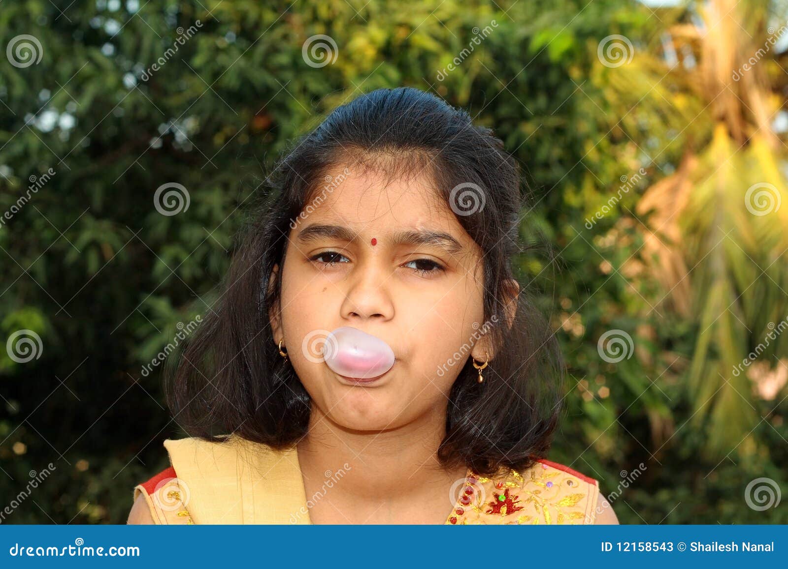 Girl drawing the bubble stock image. Image of child, closeup 12158543