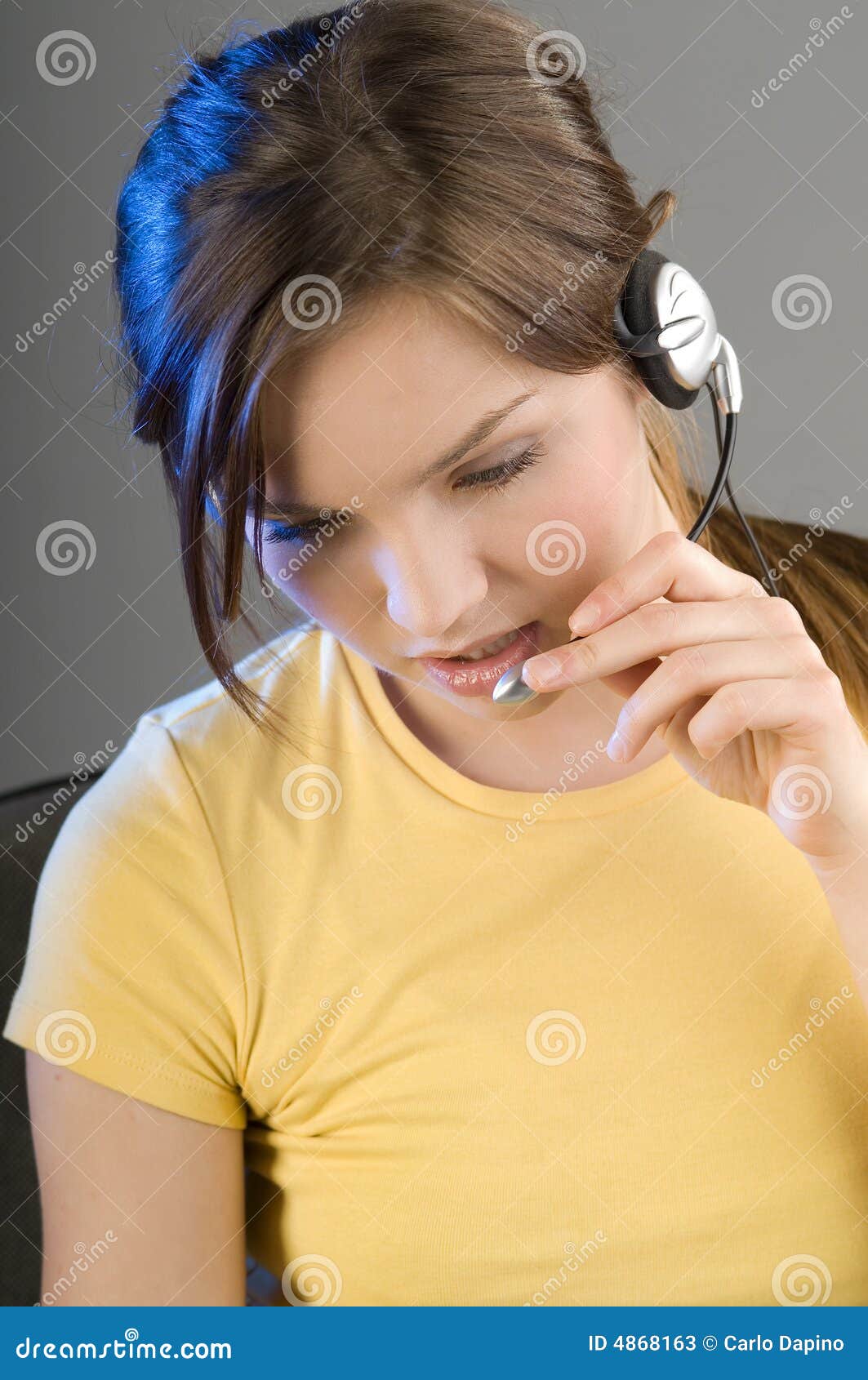 girl with earphone