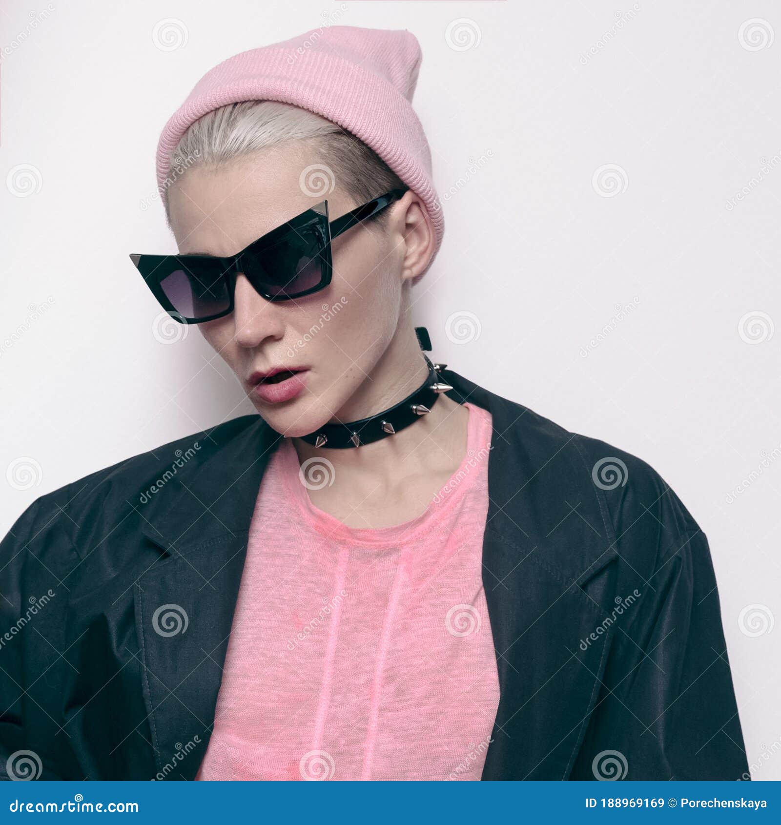 Hipster Model Tomboy Stylish Urban Swag. Fall Outfit. Choker. Beanie ...