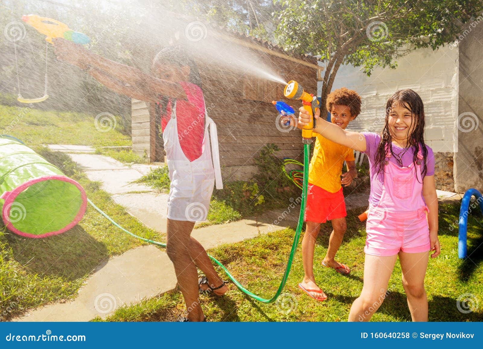 bikini water gun fight game bikini water gun fight game
