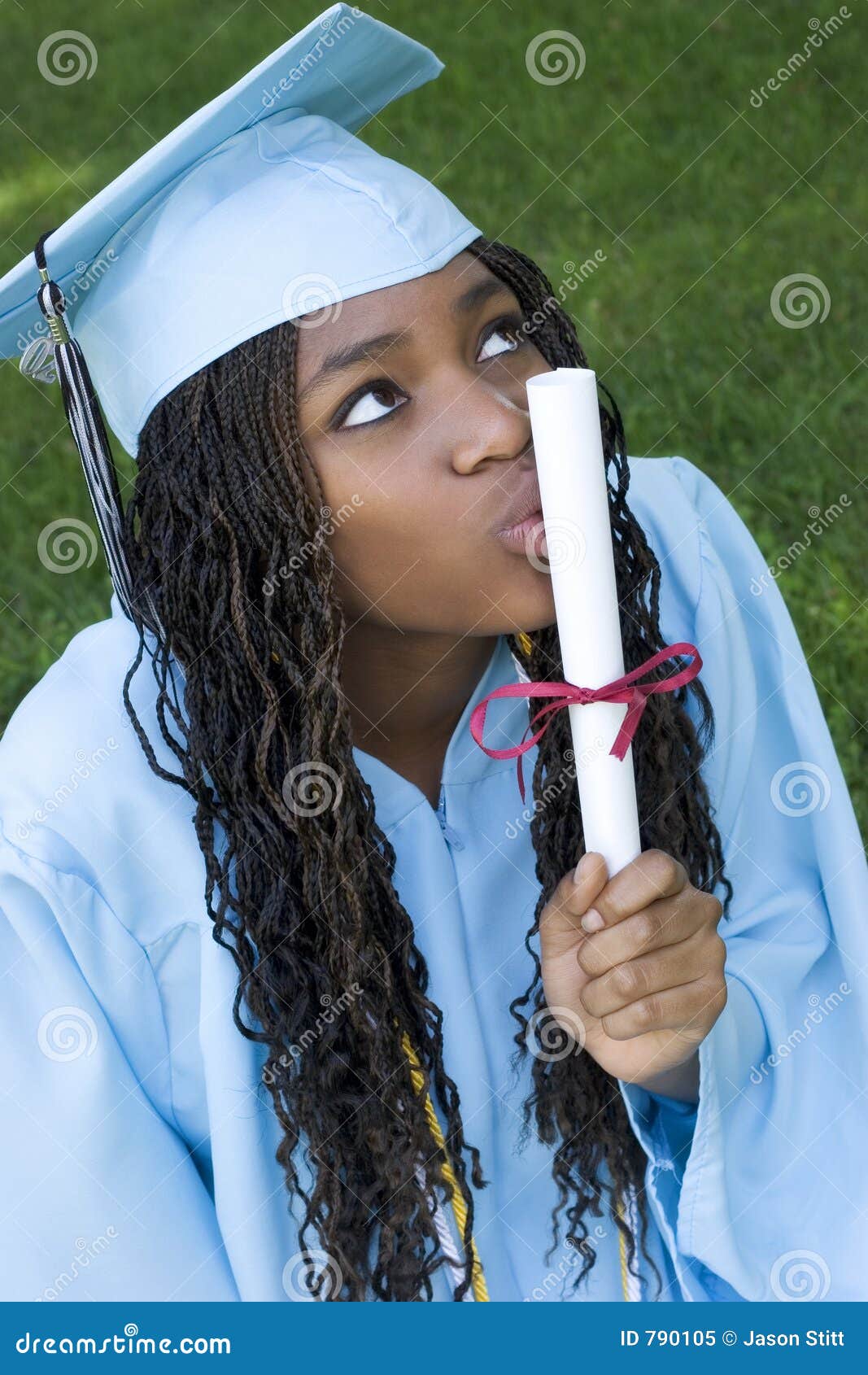 Why You Need Cap & Gown Photos: Graduation Photoshoot Inspo