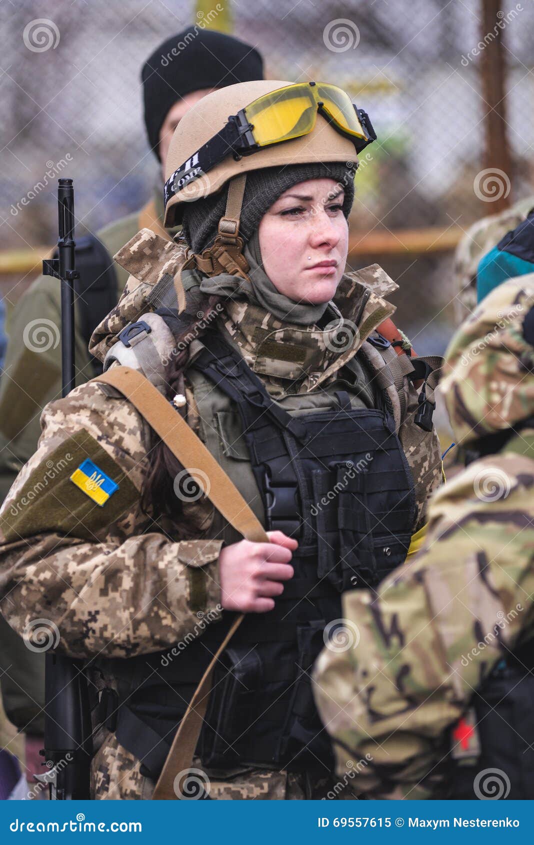 Girl with gun in uniform editorial image. Image of camouflage - 69557615