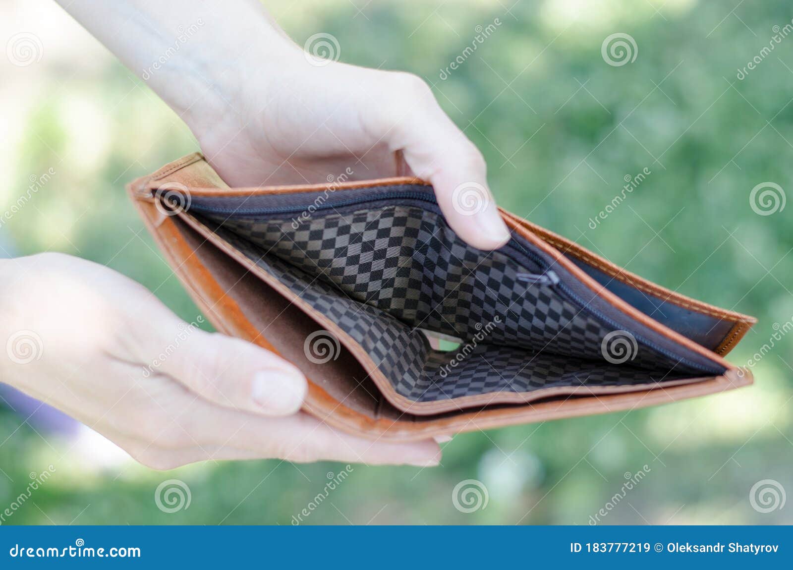 7,406 Empty Purse Stock Photos, High-Res Pictures, and Images - Getty Images
