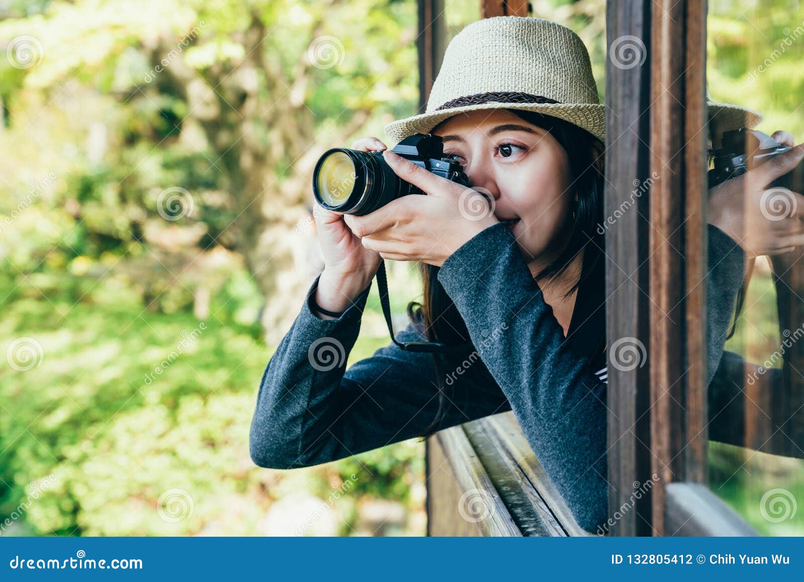 girl lens man taking photo of nihon teien