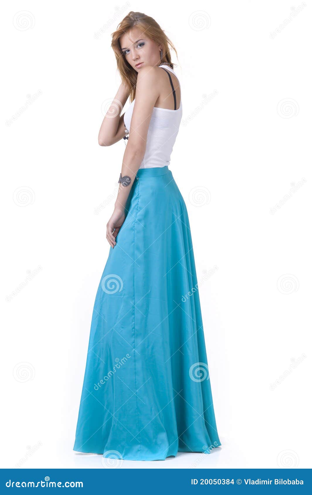 Poses ideas in long skirt | Spring outfits women, Fashion photography,  Photography poses