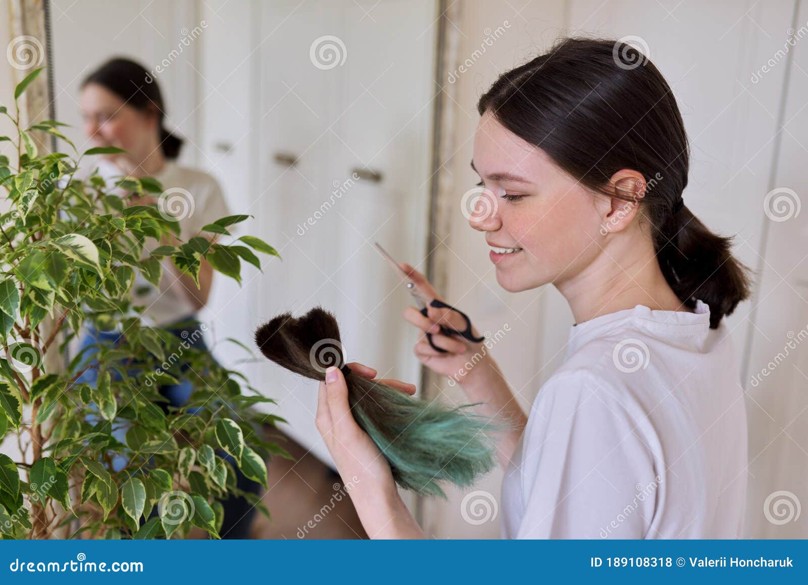 Girl Makes a Haircut at Home, Teenager Cut Her Hair Stock Photo - Image of expression, closeup: 189108318 Girl Makes a Haircut at Home, Teenager Cut Her Hair Stock Photo - Image of expression, closeup: 189108318