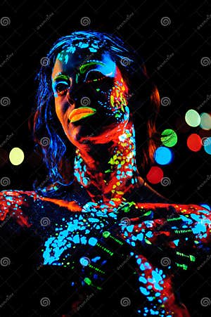 Simple Neon Body Paint Ideas Body Painting Art Yunahasnipico