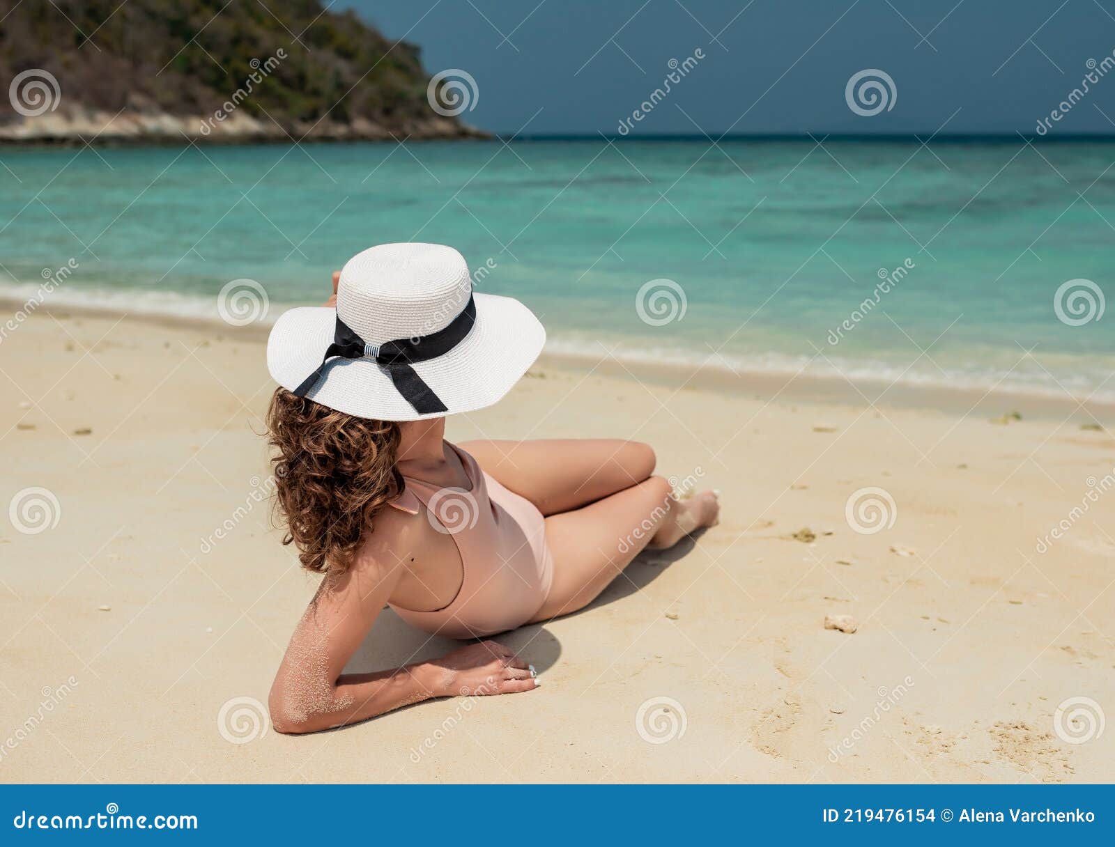 Girls Nude On The Beach