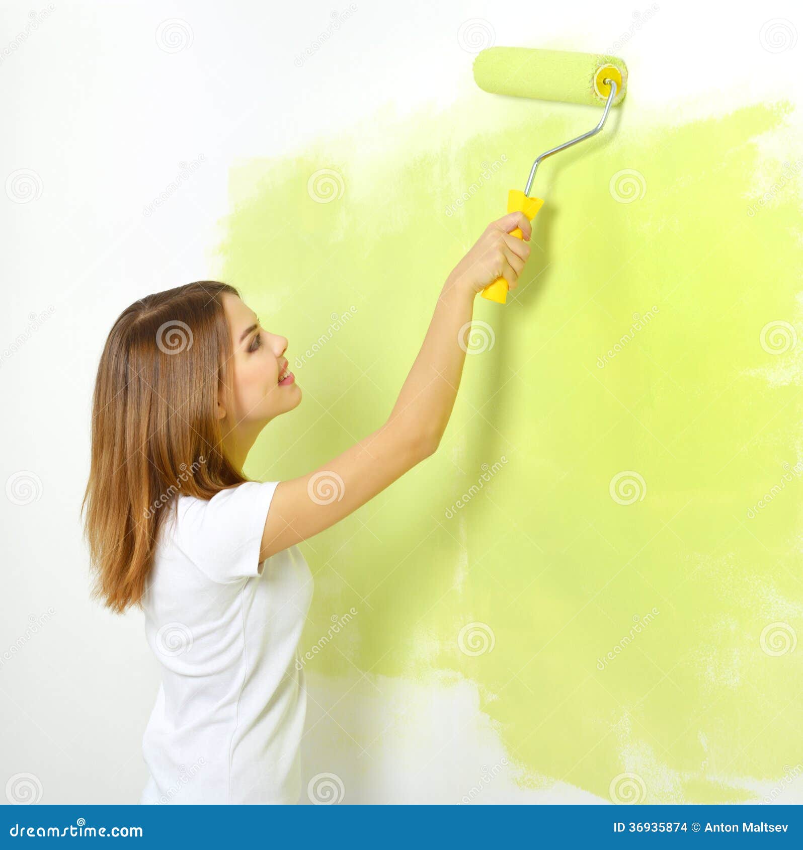 Girl painting a wall stock photo. Image of beautiful 36935874