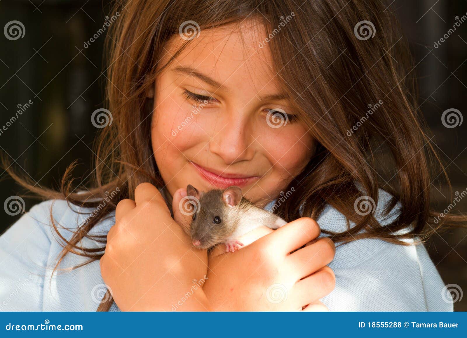 girl with pet rat