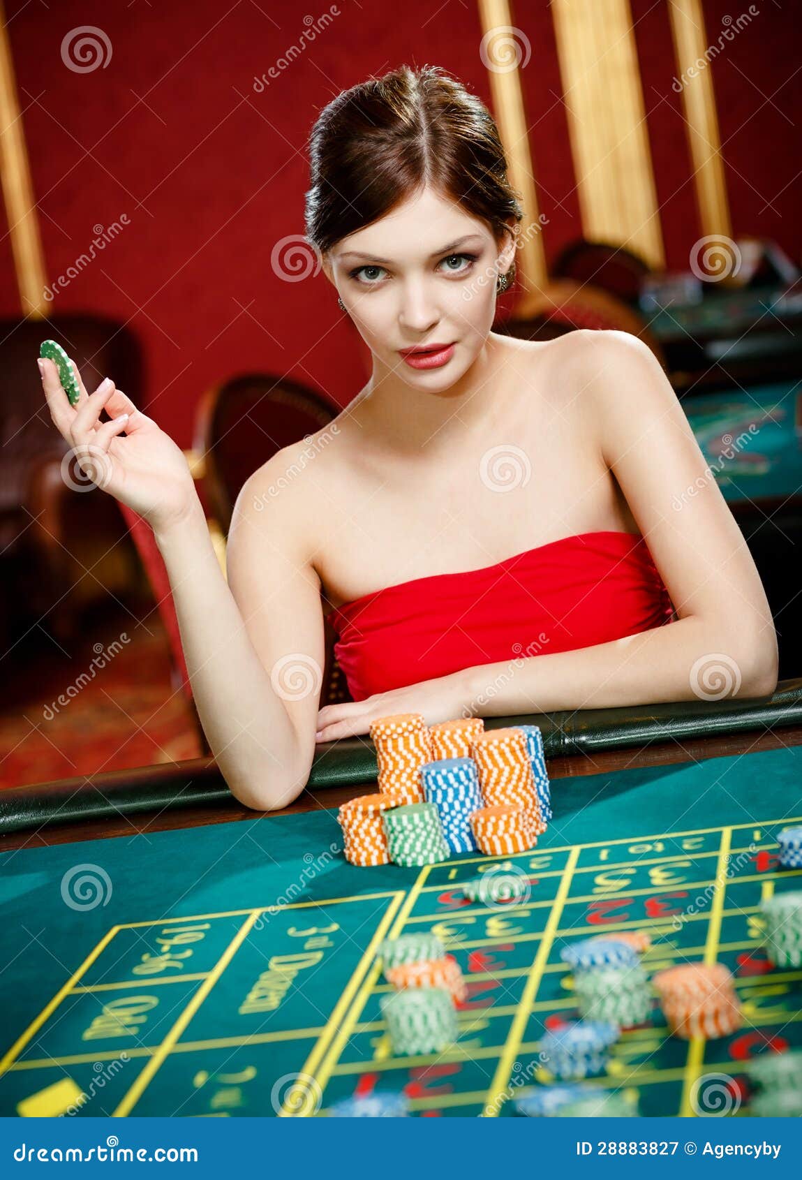 girl-plays-casino-club-28883827.jpg