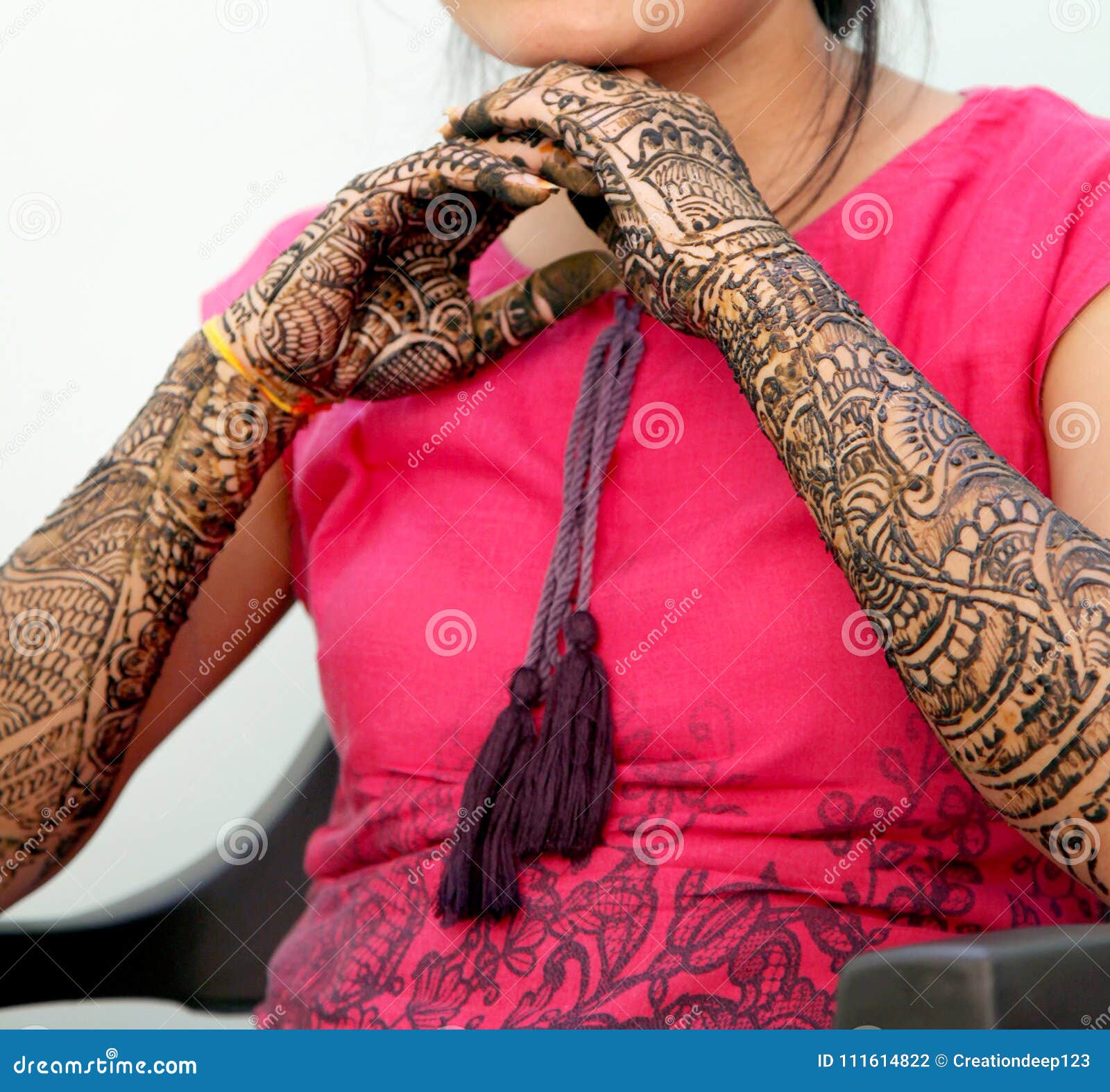 Girl S Show Mehandi Design In Wedding Stock Photo Image Of Paint Beauty