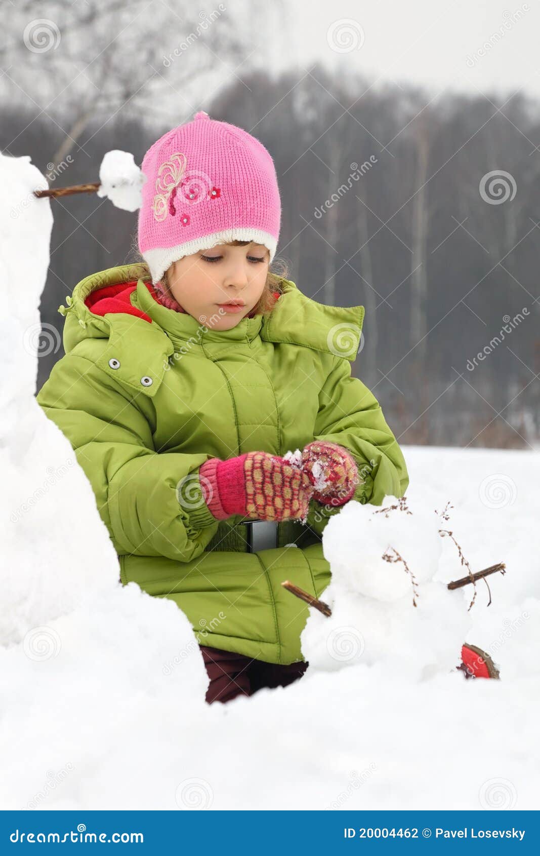 girl sculpt from snow much snowman