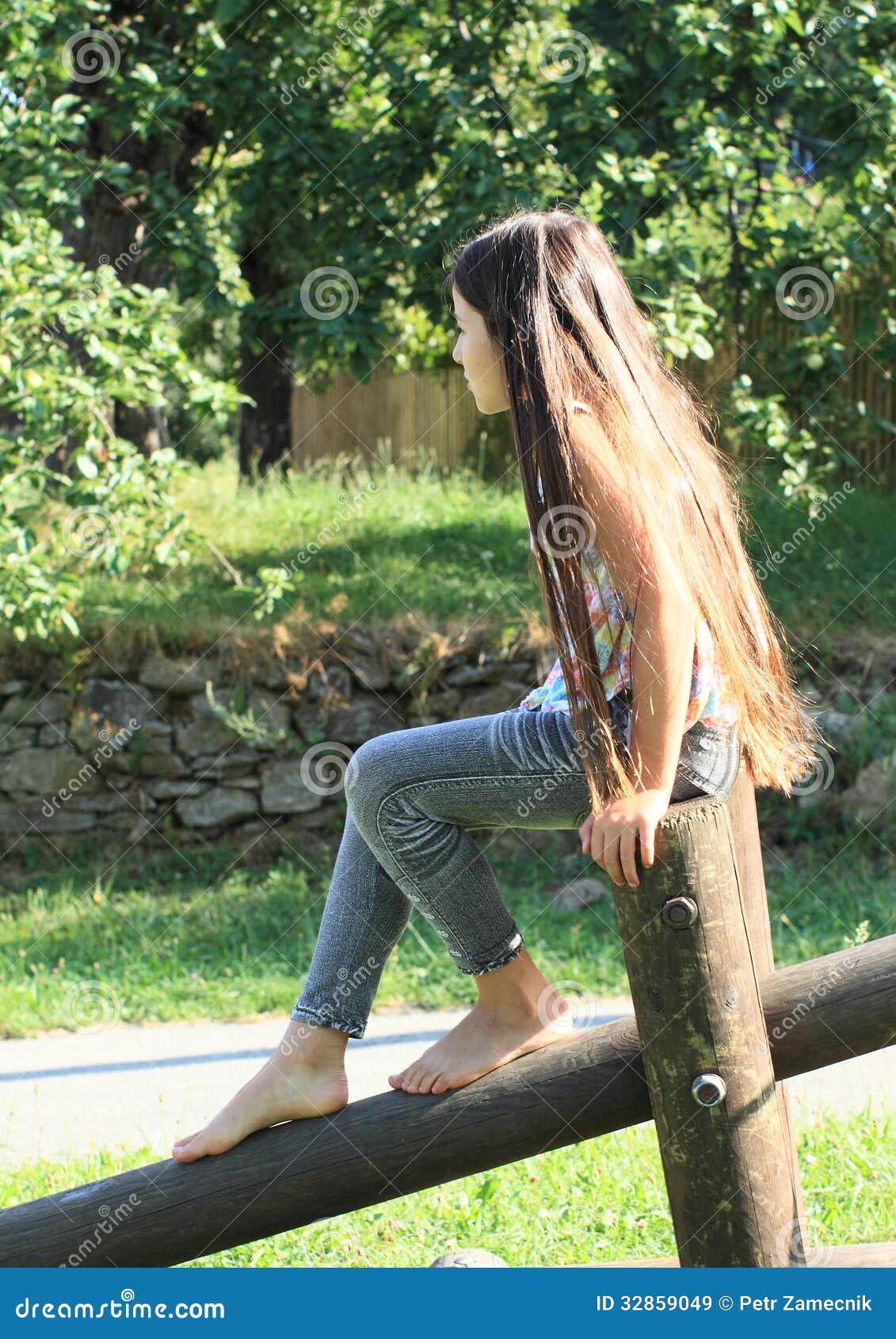 https://thumbs.dreamstime.com/z/girl-sitting-wooden-construction-barefoot-grey-pants-swing-32859049.jpg
