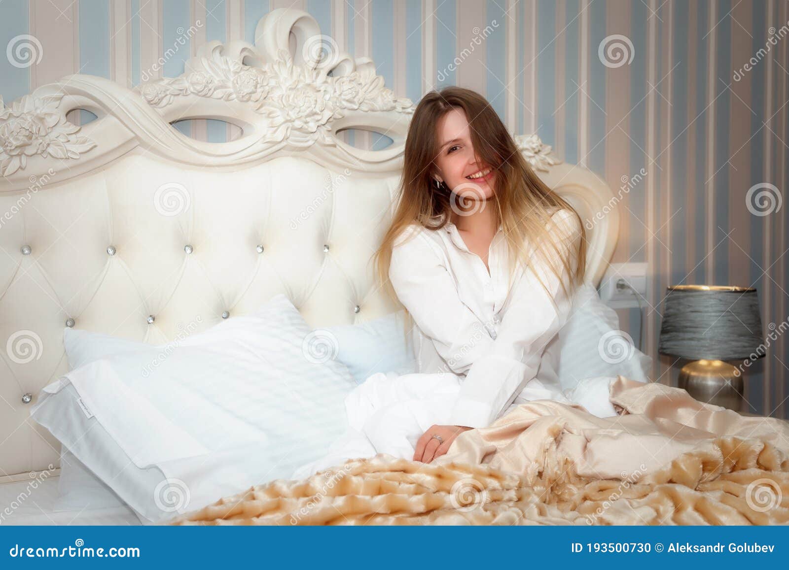 Sexy woman in bed Stock Photo by ©4pmphoto@gmail.com 180596044
