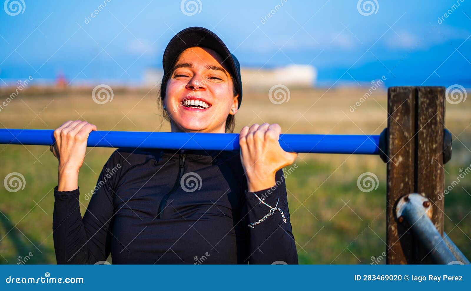 185 Girl Doing Pullups Stock Photos - Free & Royalty-Free Stock Photos from  Dreamstime