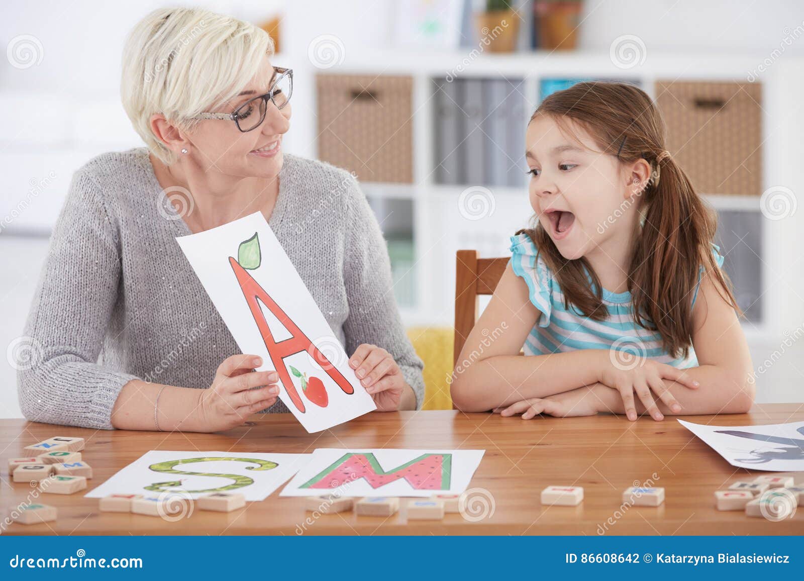 girl spelling letters with therapist