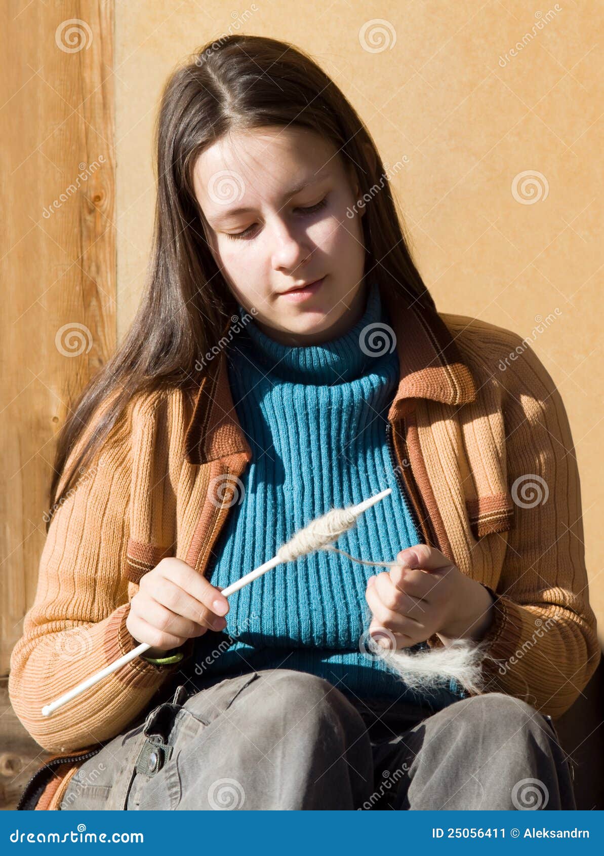 Girl spins a yarn of wool stock image. Image of spindle 25056411