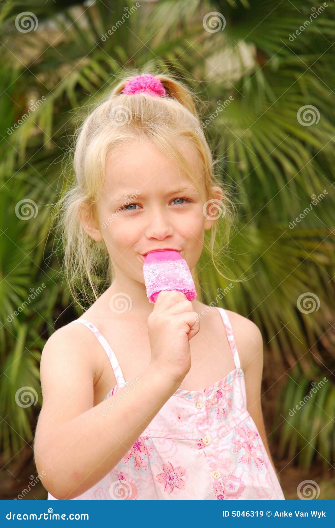 Girl Sucking Ice Lolly Stock Image Image Of Colours Sum