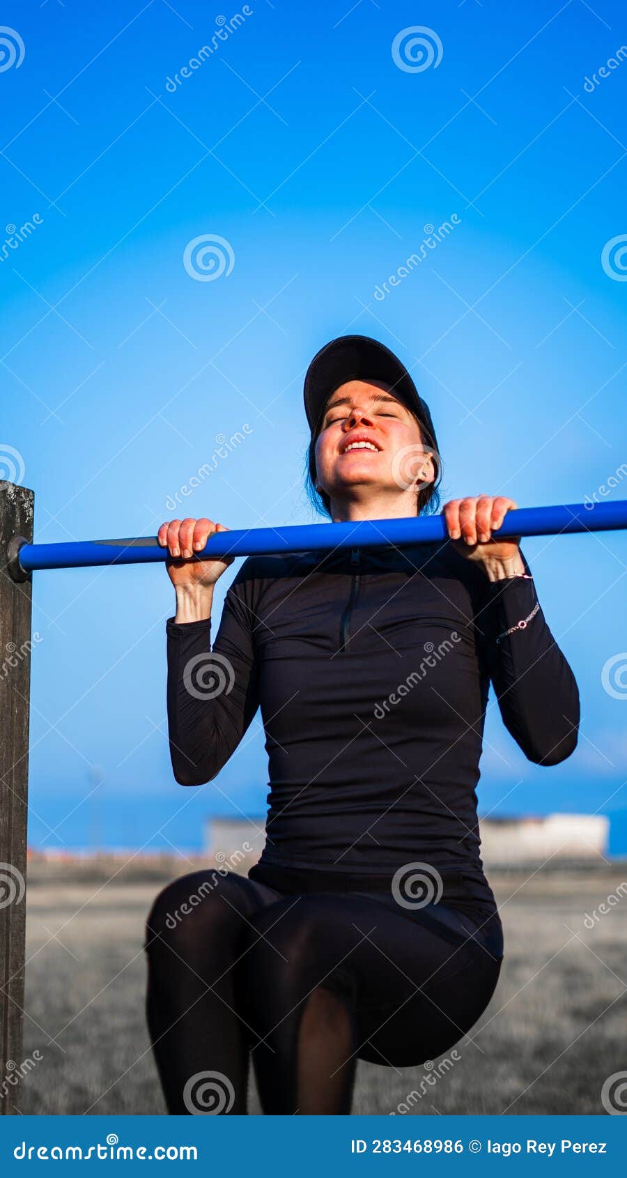 185 Girl Doing Pullups Stock Photos - Free & Royalty-Free Stock Photos from  Dreamstime