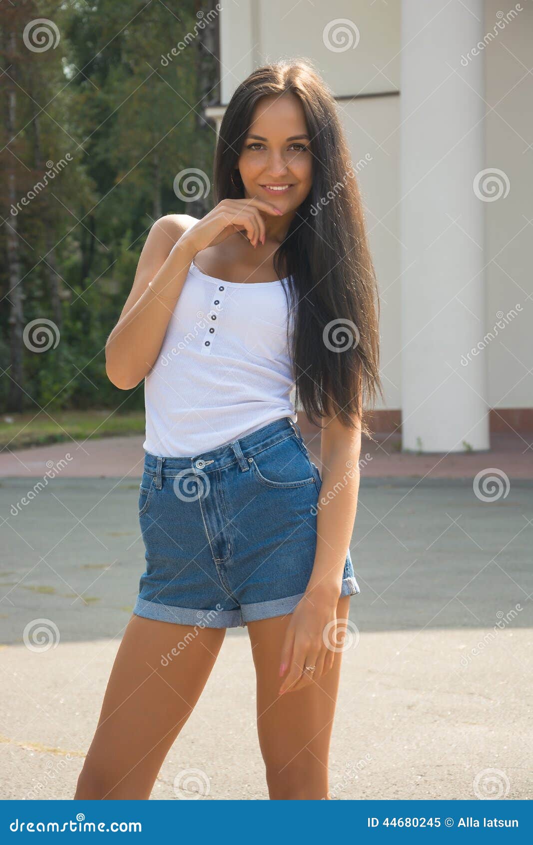 1,907 Hot Girl Shorts White Shirt Stock Photos - Free & Royalty-Free Stock  Photos from Dreamstime
