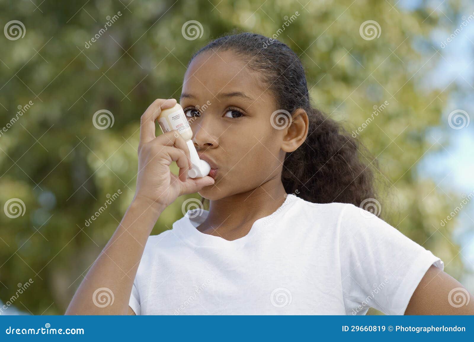 girl using asthma inhaler