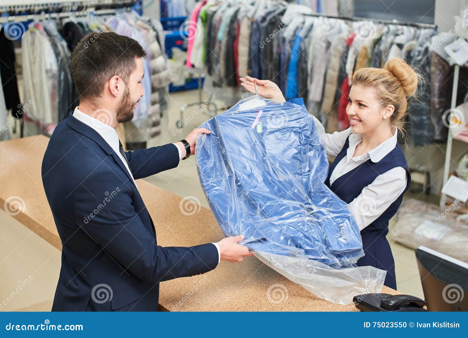 https://thumbs.dreamstime.com/z/girl-worker-laundry-man-gives-client-clean-clothes-men-dry-cleaners-75023550.jpg