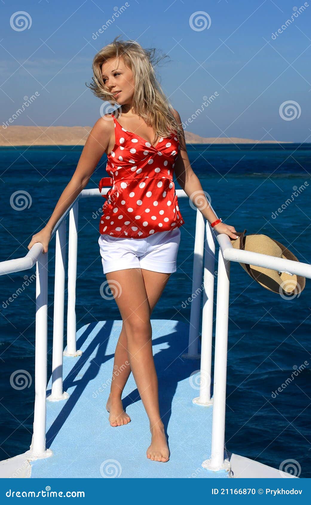 girl-yacht-21166870.jpg
