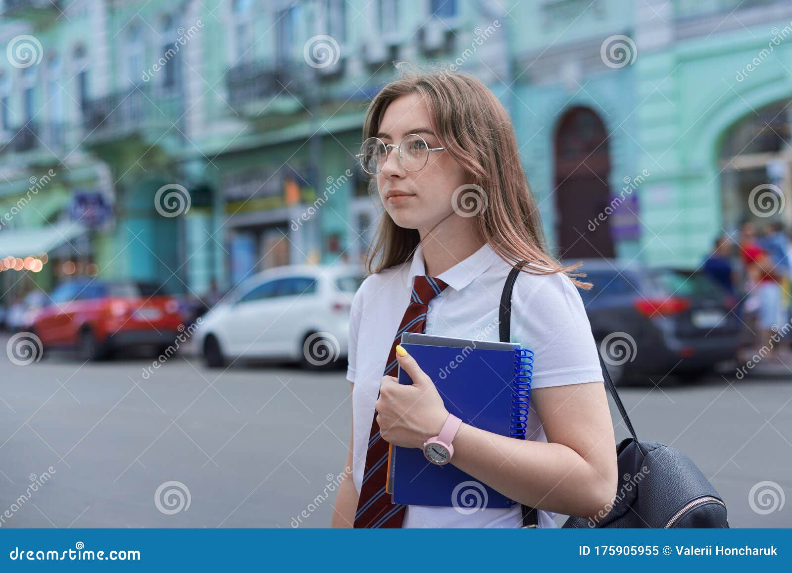 Girl 17, 18 Years Old High School Student in City Looking To Side, Copy  Space Stock Image - Image of autumn, happiness: 175905955