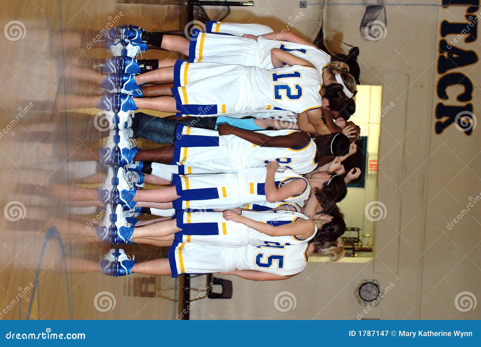 girls basketball team huddle