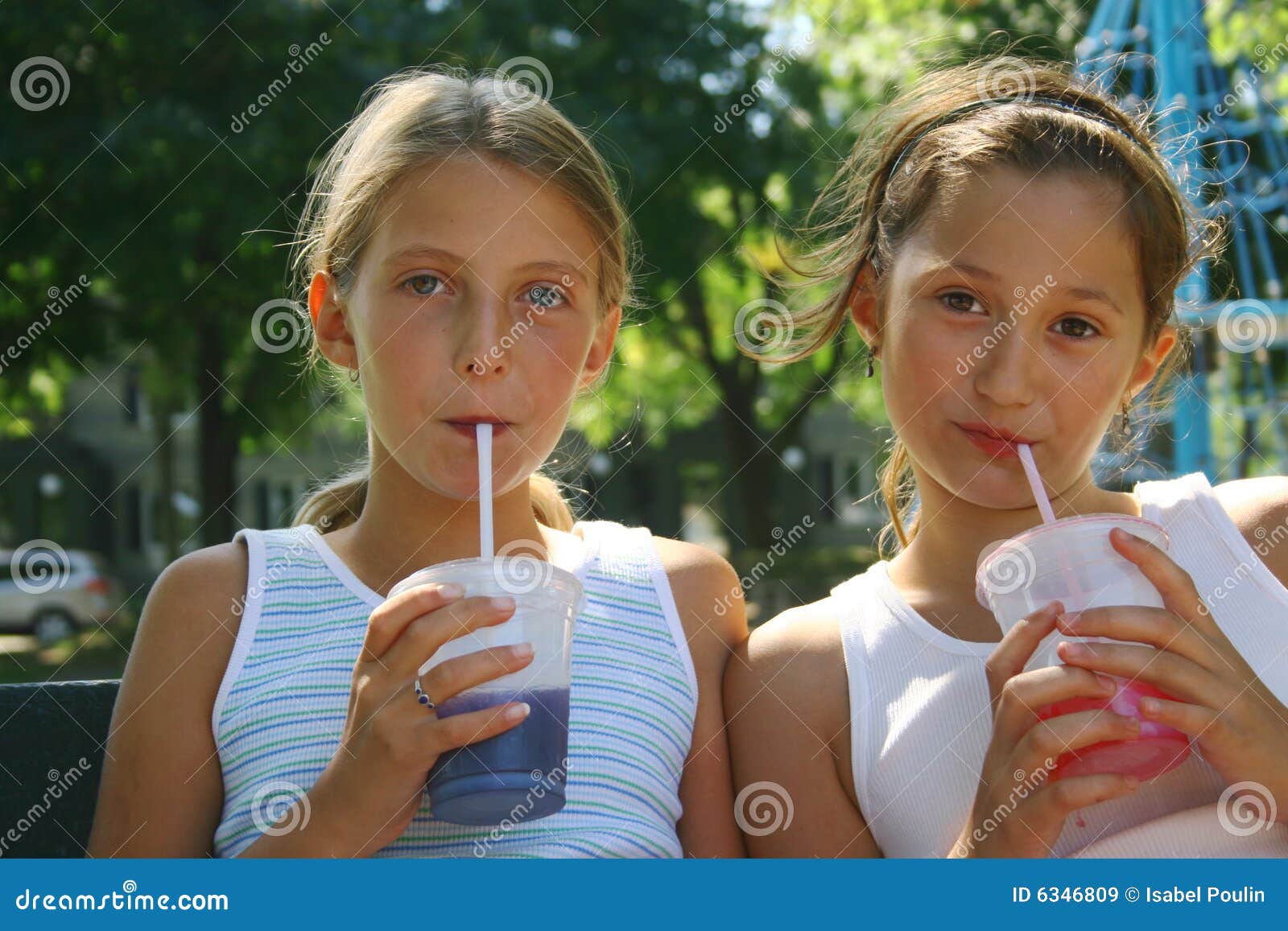 girls with takeout drinks