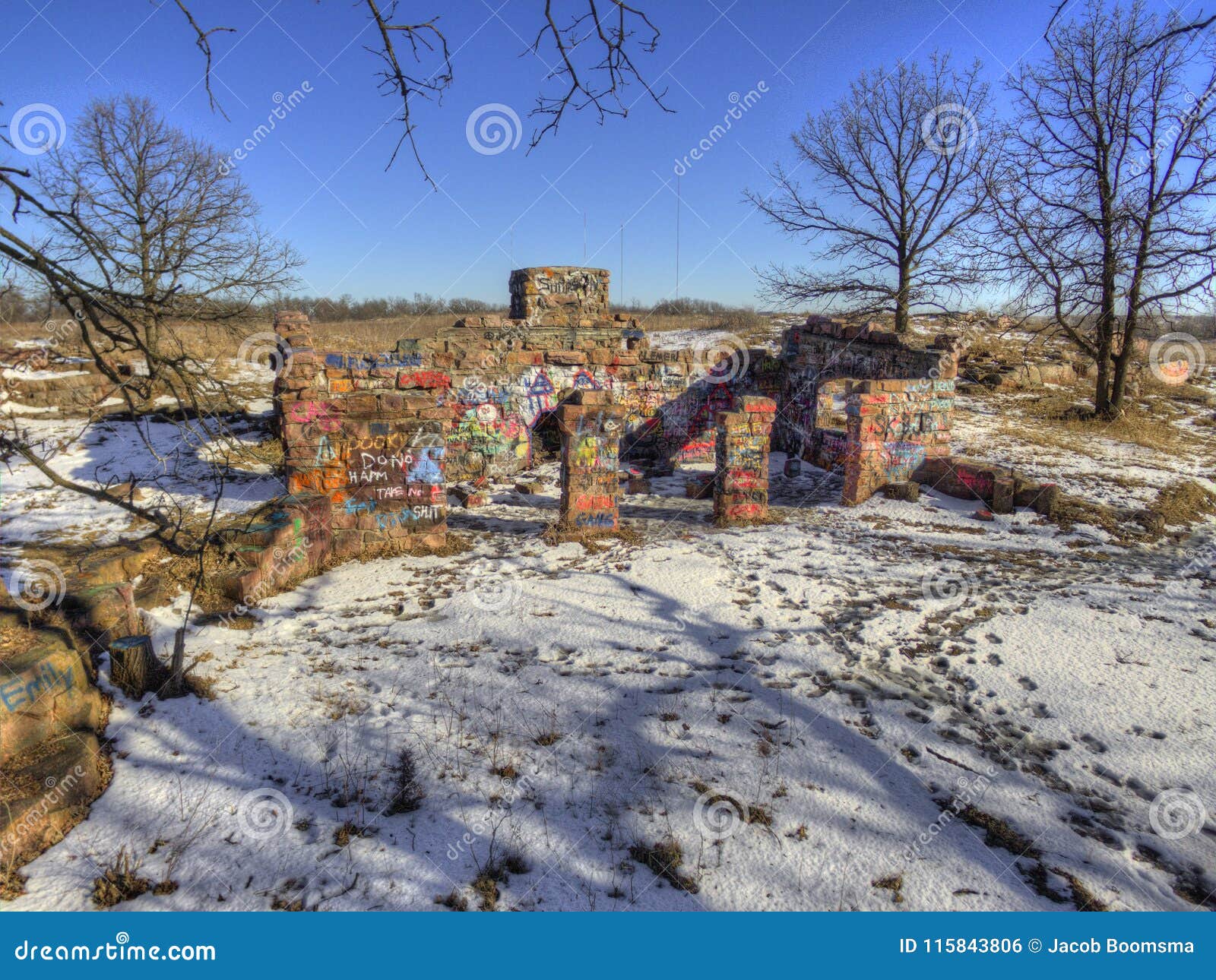 gitchee manitou is a nature preserve on the iowa/south dakota border infamous for murders of children