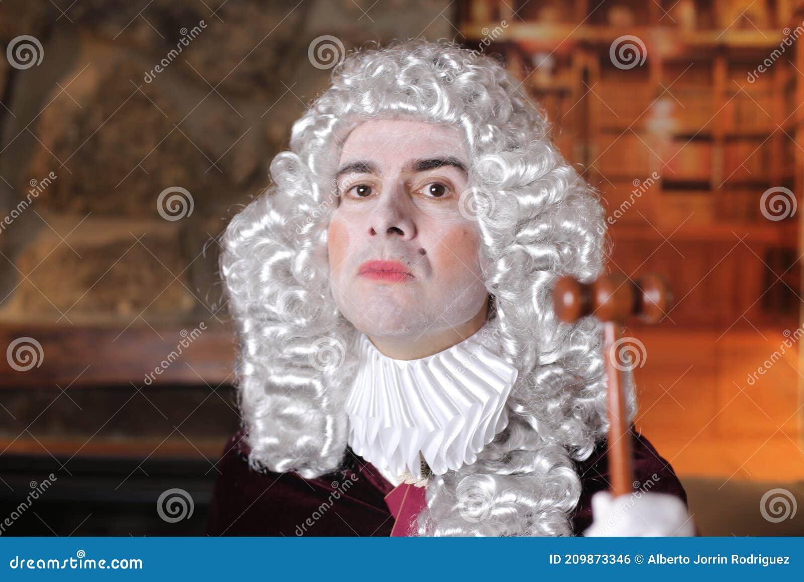 giudice con parrucca