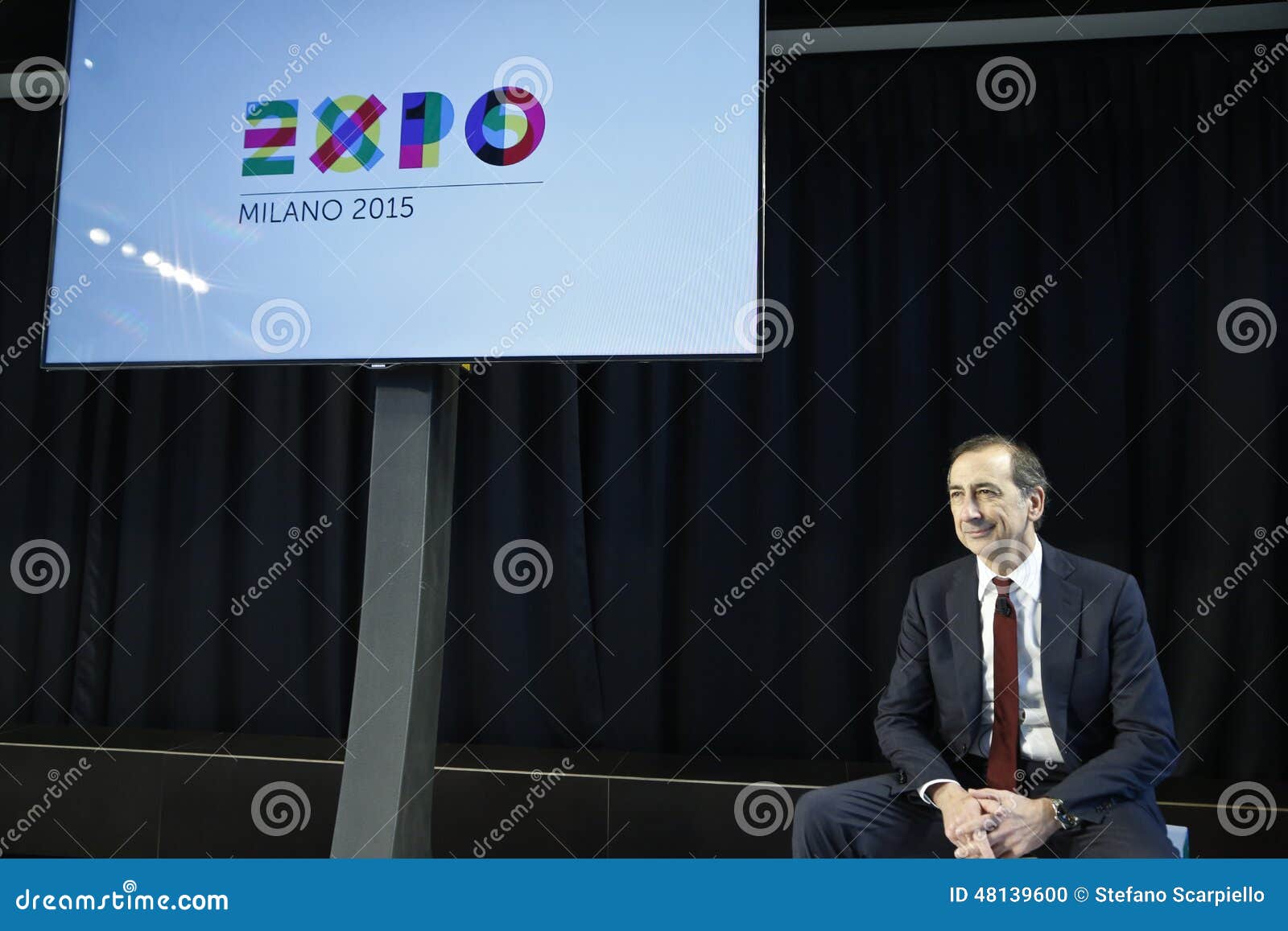 Giuseppe Sala CEO της SPA EXPO 2015. Συνέντευξη τύπου του CEO της εργασίας προόδου SPA Giuseppe Sala EXPO 2015 για την περιοχή, απόδοση πωλήσεων των εισιτηρίων, το πρόγραμμα της ημέρας έναρξης