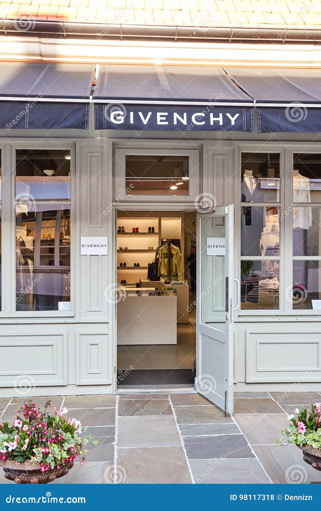 Givenchy Boutique in La Vallee Village ...