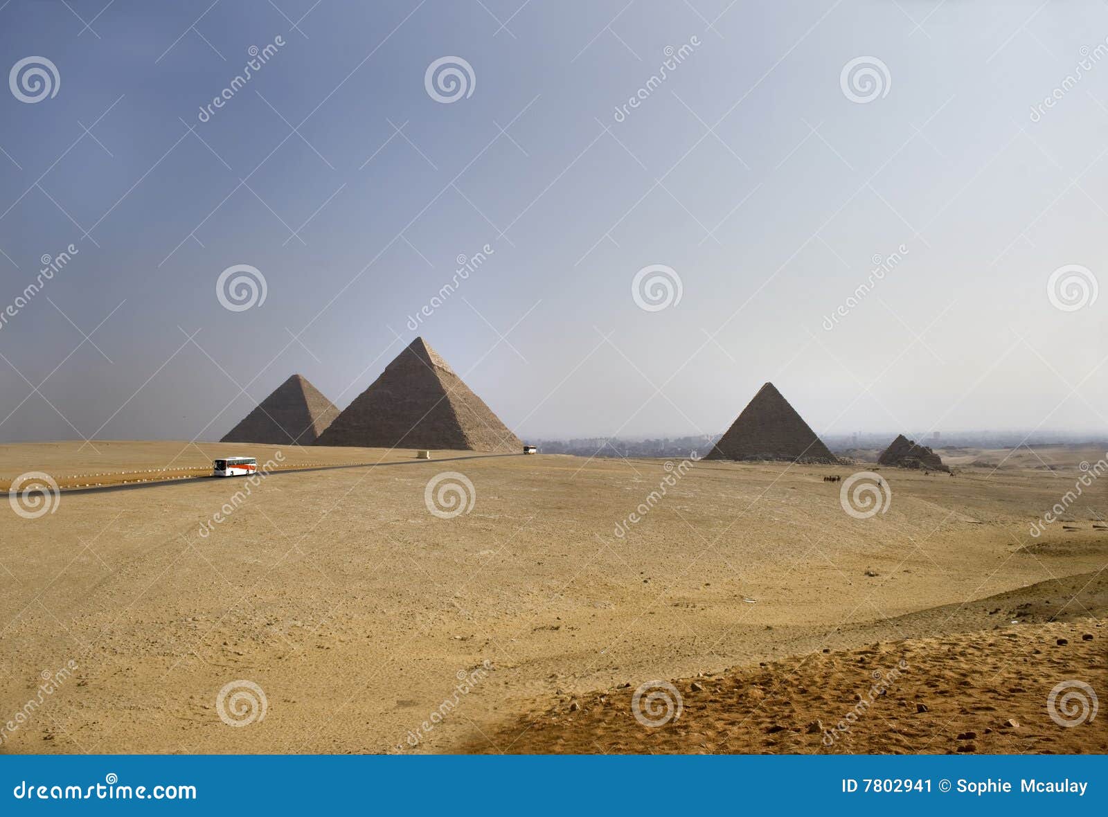 Giza stora pyramider. Chephren pyramider för platån för menkauren för den egypt giza stora kairokhafuen