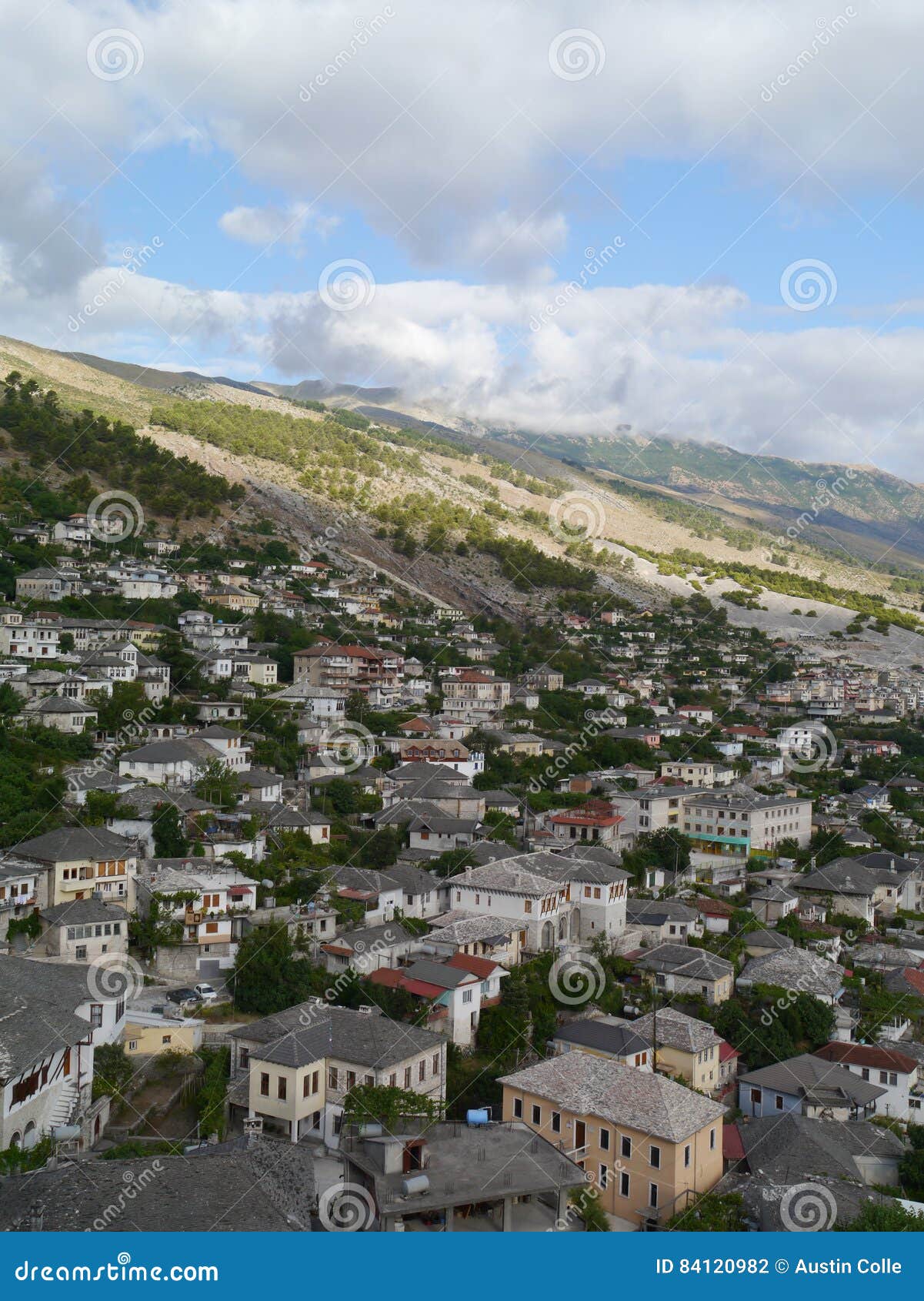 Gjirokaster, Албания от гостиницы Kodra к горам