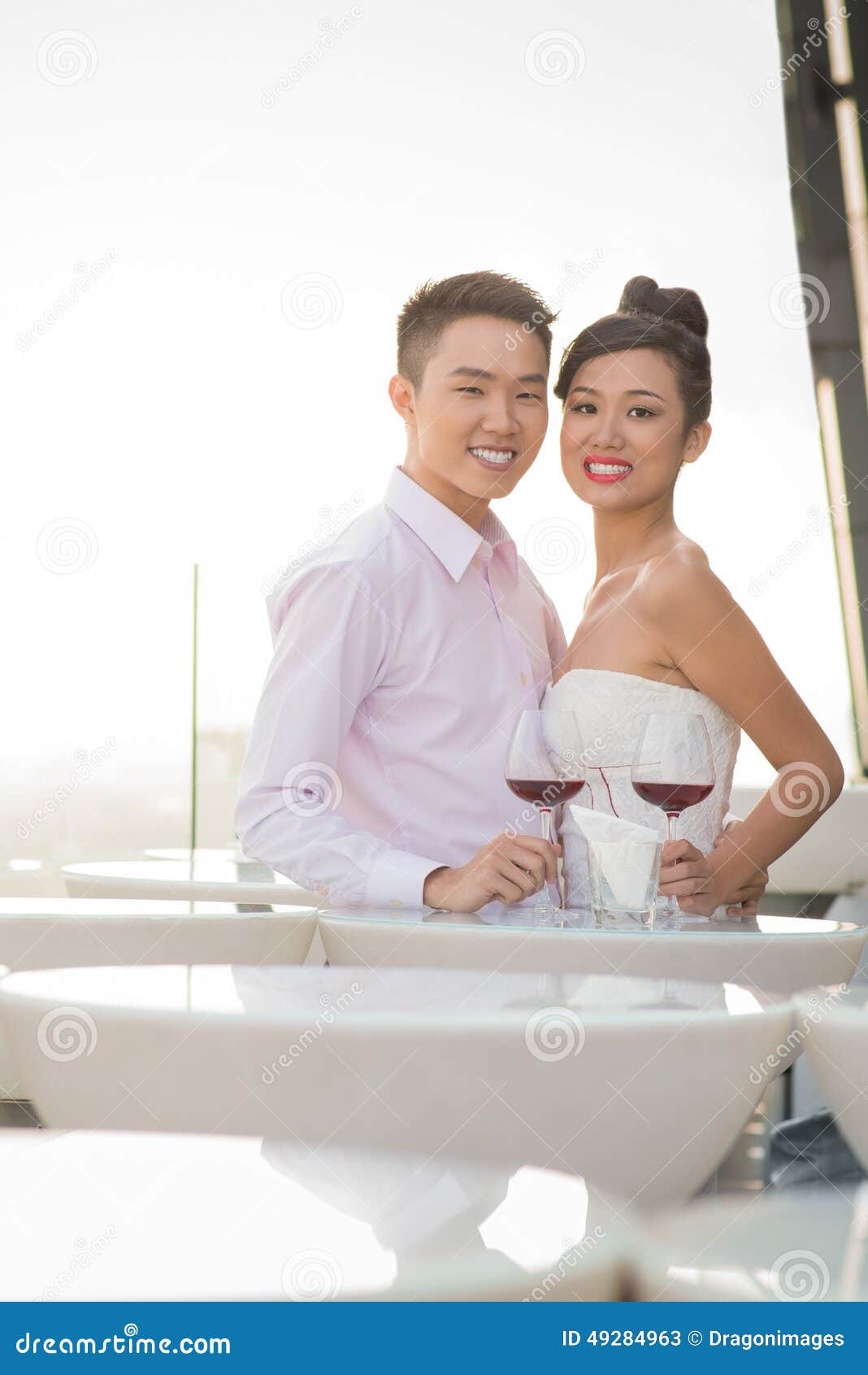 Gluckliche Junge Vietnamesische Paare Stockbild Bild Von Asiatisch Amorous 49284963