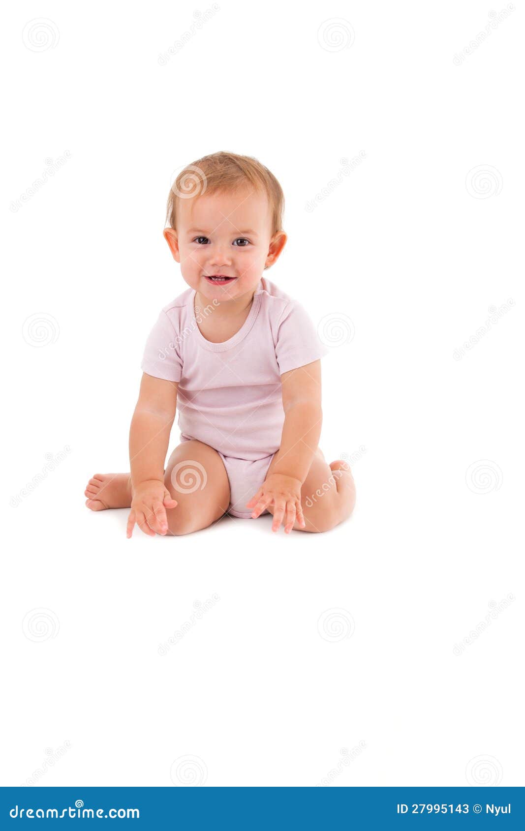 Ребенок сидит на ножках. Малыш сидит. Сидячий малыш. Сидя между пятками. Малыш сидит на полу.
