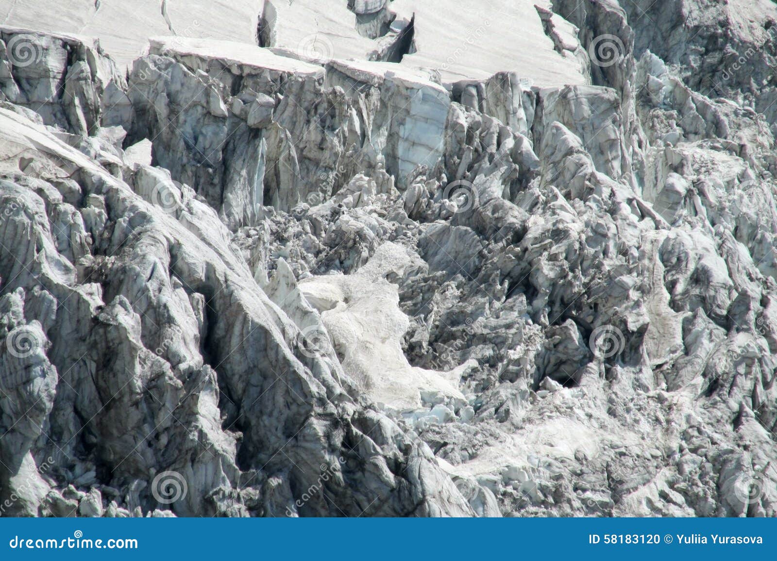 glacier ice blocks falling